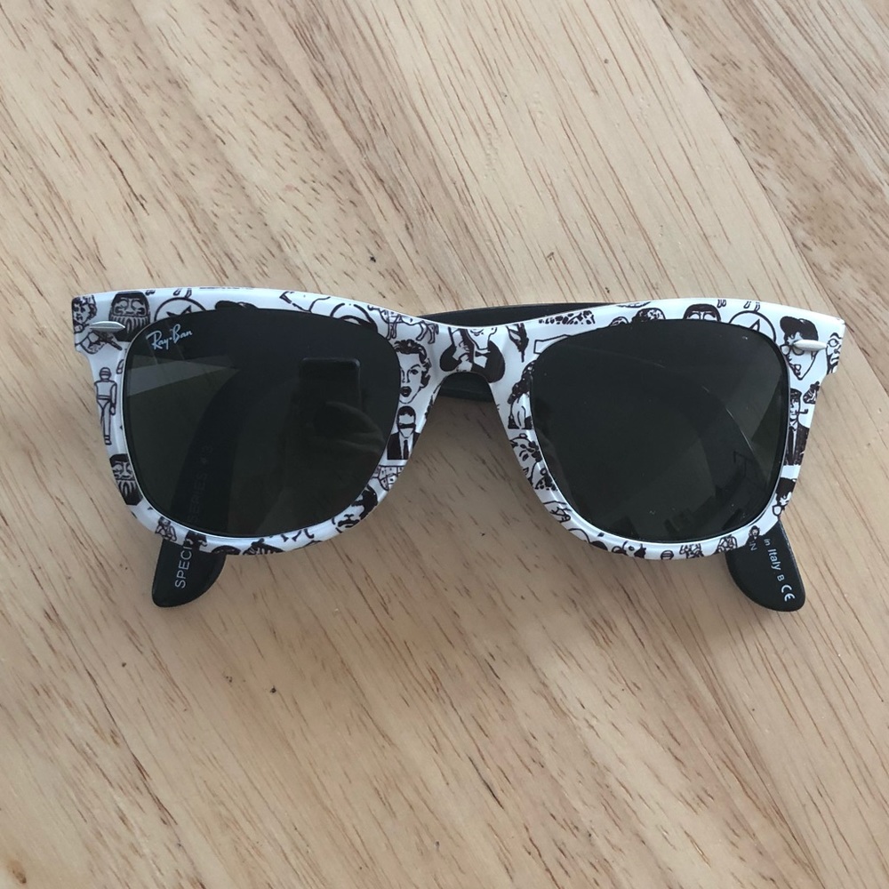Ray Ban Wayfarer Cartoon Print Sunglasses